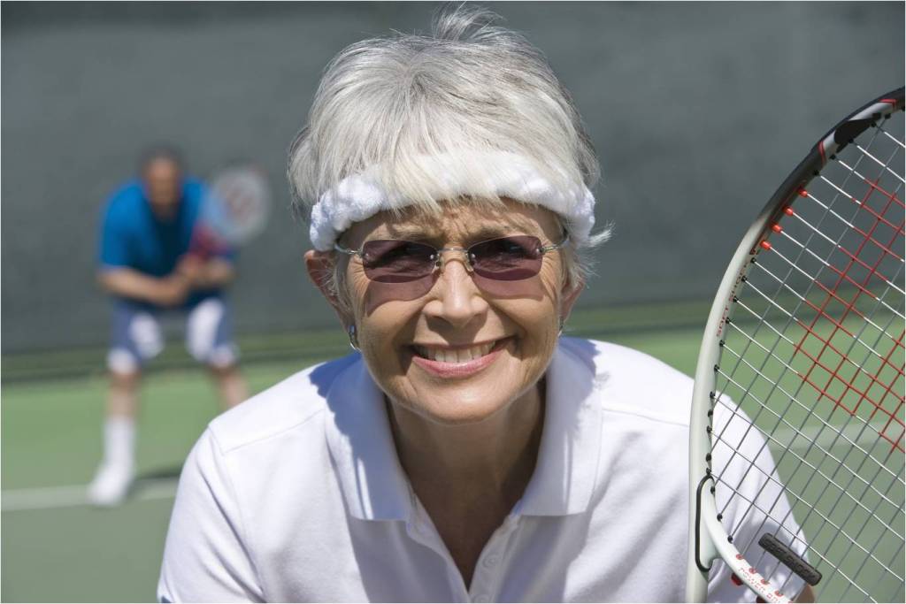 lady-playing-tennis